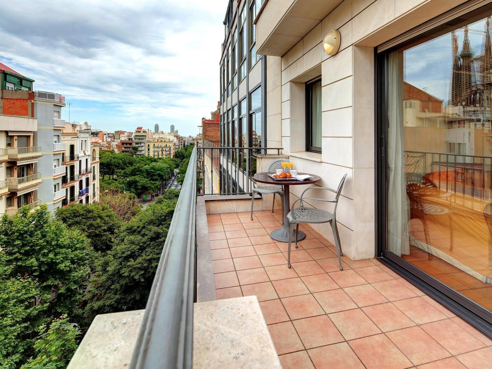 Apartaments-Hotel Hispanos 7 Suiza Барселона Экстерьер фото